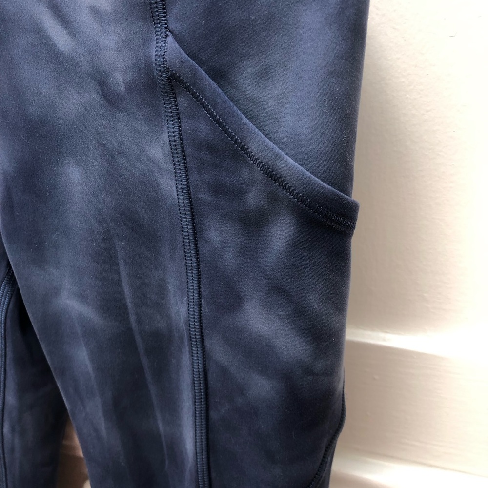 Lululemon diamond dye legging with pockets and elastic waistband!